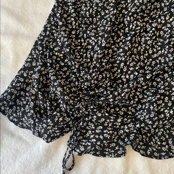 Plus Size Drawstring Knot Ruched RuffleHem Ditsy- 1XL - Picture 3 of 5